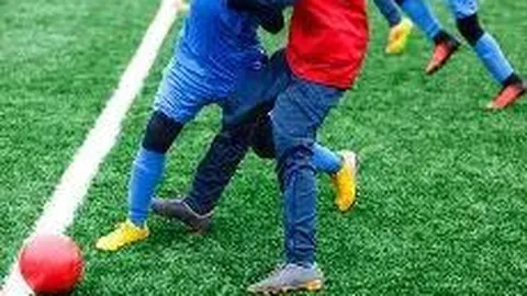 汪峰16岁爱女小苹果晒美照，吊带裙展示曼妙身姿